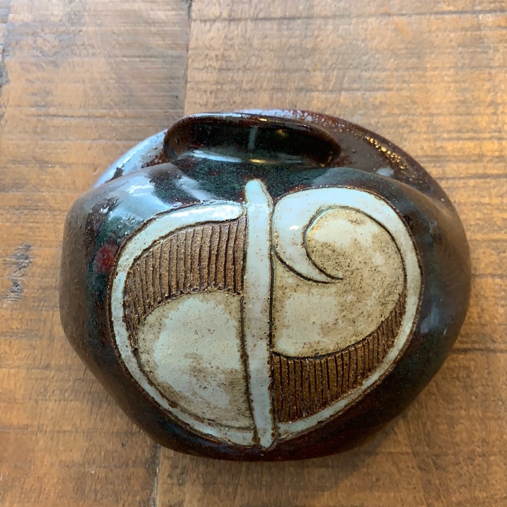 MAKE AN OFFER! Vintage Pottery Wall Pocket